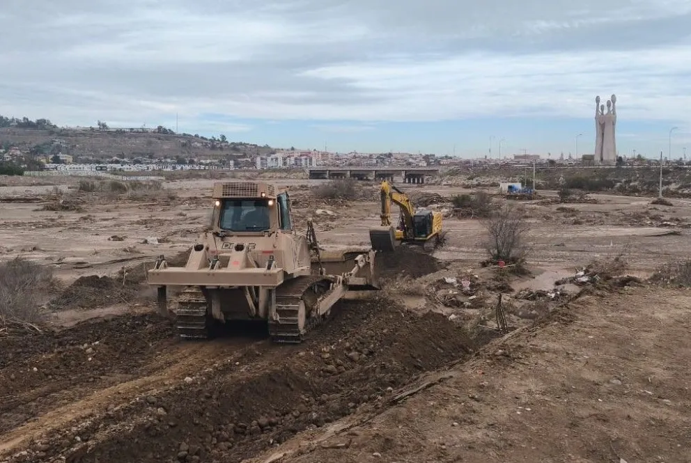 La recuperación del suministro avanza de forma gradual, mientras continúan las obras para reparar la infraestructura sanitaria dañada por el sistema frontal.