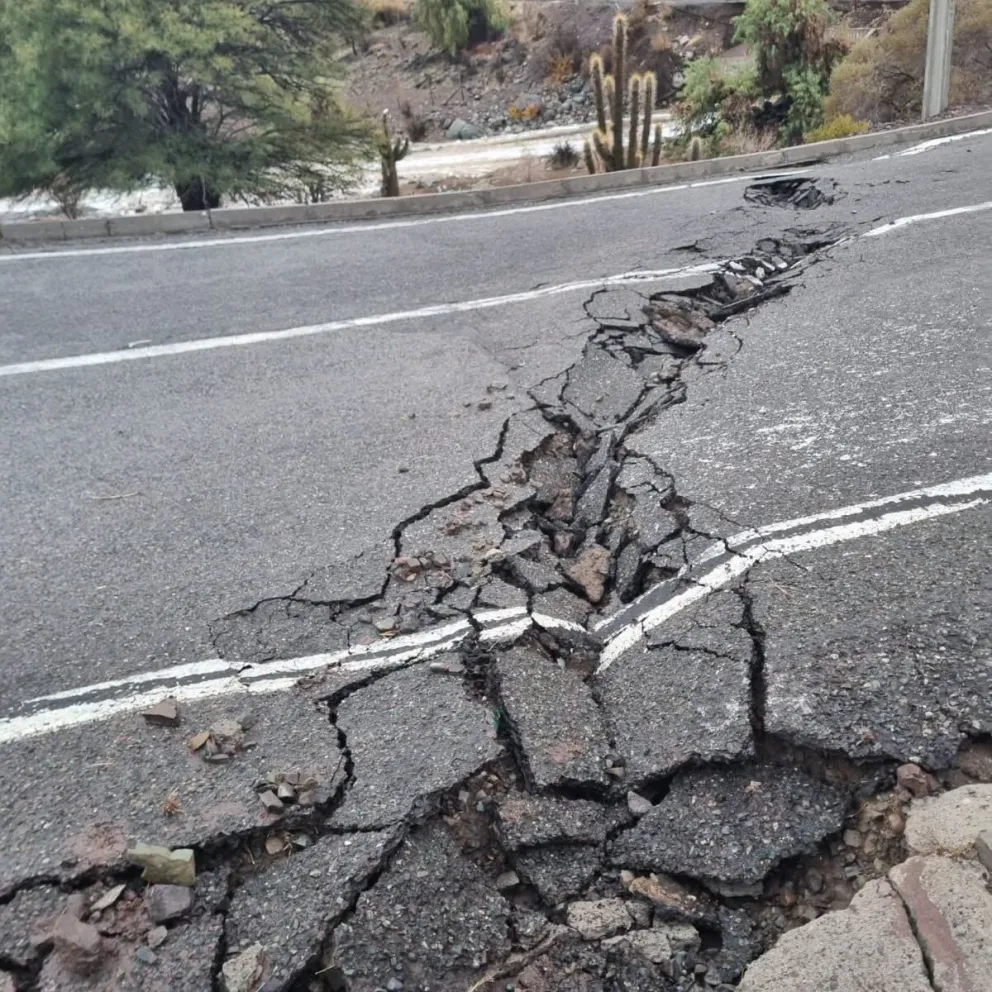 Caminos destruidos y cortes de conectividad evidencian la magnitud de los daños en la infraestructura vial de la comuna. (Foto cedida)