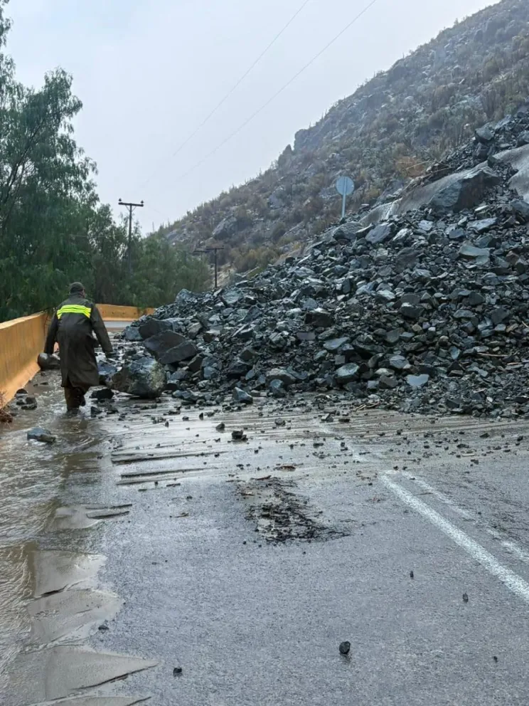 La Brigada de Emergencia de La Cisterna de Tulahuén coordinó la respuesta durante el temporal, manteniendo el apoyo a las familias aisladas pese al corte de caminos y servicios básicos.