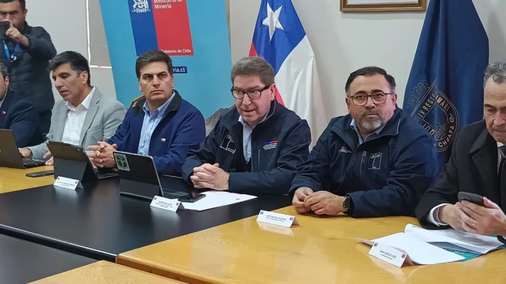 Durante su visita, el biministro abordó el proceso de reconstrucción de la región asegurando que los recursos estarán disponibles. (Foto: El Día)