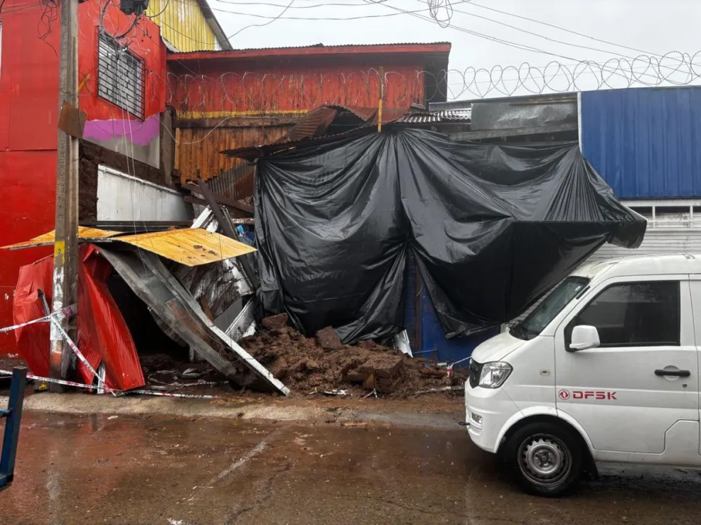 Una vivienda del centro de Ovalle presentaba severos daños tras el sistema frontal. (Foto: El Ovallino)