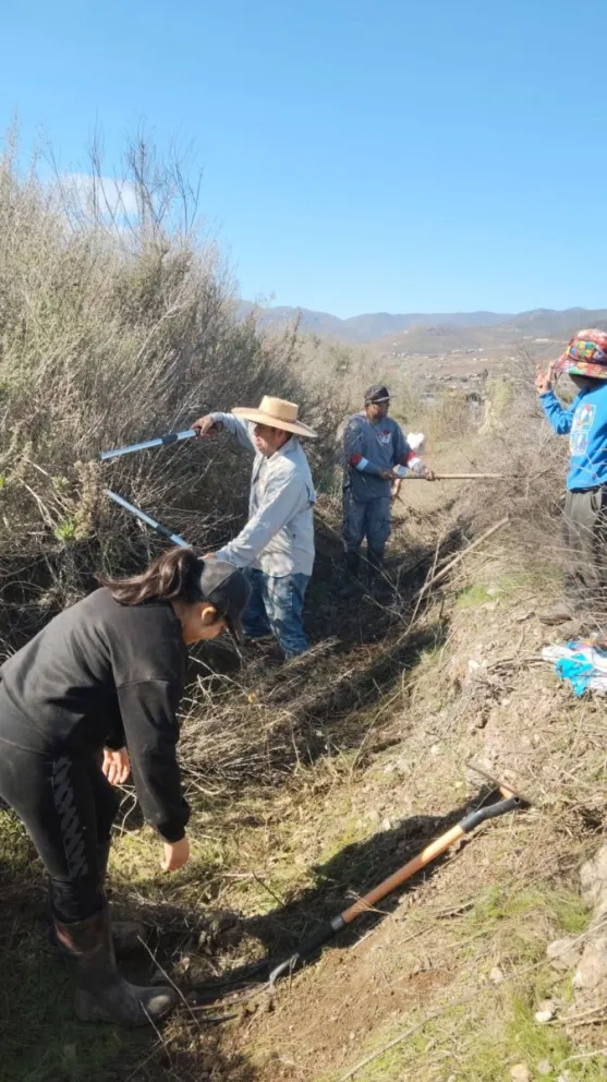 En el Cajón del Romero Bajo fueron los propios residentes quienes decidieron asumir una tarea que consideran urgente para resguardar sus hogares. (Foto: Vecinos Cajón del Romero Bajo)