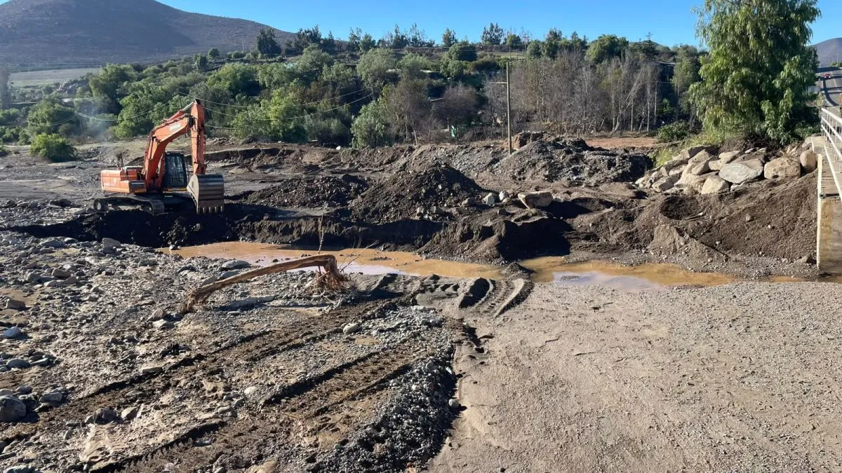 Avanzan trabajos de Vialidad en Limarí para rehabilitar rutas dañadas Avanzan trabajos de Vialidad en Limarí para rehabilitar rutas dañadas