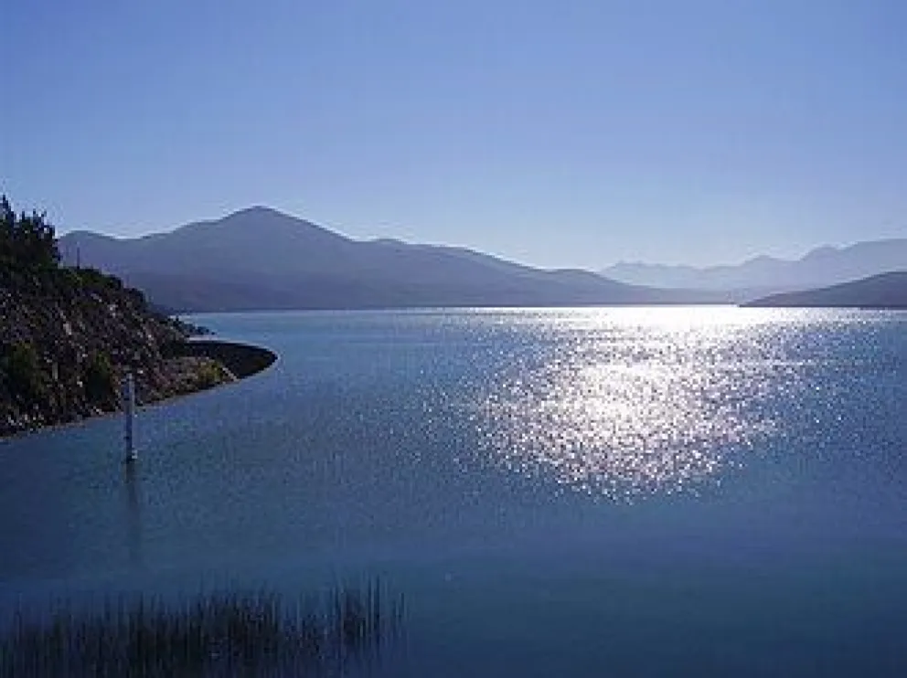 El embalse Recoleta alcanzó el 100% de su capacidad tras los sistemas frontales registrados en las últimas semanas. 