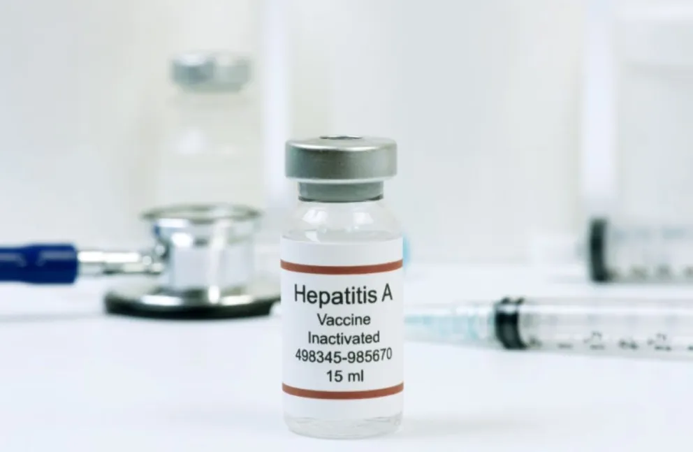 De acuerdo con la Seremi de Salud, más de 4.100 personas ya han recibido la vacuna contra la hepatitis A, mientras que otras 480 fueron inmunizadas contra el tétanos. 