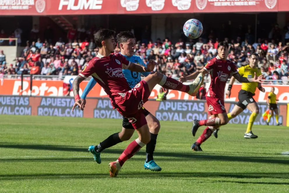 La Serena llega a este compromiso con un empate y un triunfo, acumulando 27 unidades y ubicado en la décima posición en la tabla de posiciones. (Foto: Cristian Silva) 