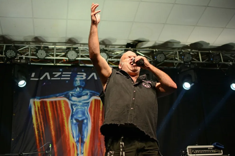 Blaze Bayley durante su show del 19 de enero de 2019 en el local Blumer House de Coquimbo, evento que se vio interrumpido por el terremoto de esa noche. (Créditos: Janina Guerrero).