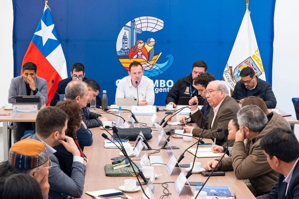 Durante el encuentro se abordaron las principales necesidades de sectores como el comercio, turismo, pesca, industria y agricultura, además de las herramientas que estarán disponibles para apoyar a las familias y emprendedores. (Foto: Cedida)