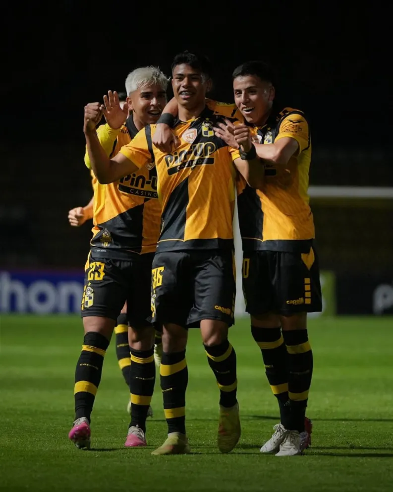 Con 16 años, cuatro meses, una primera titularidad y un golazo al ángulo, Rojas comenzó a escribir su propia historia en el conjunto aurinegro. (Foto: Coquimbo Unido)