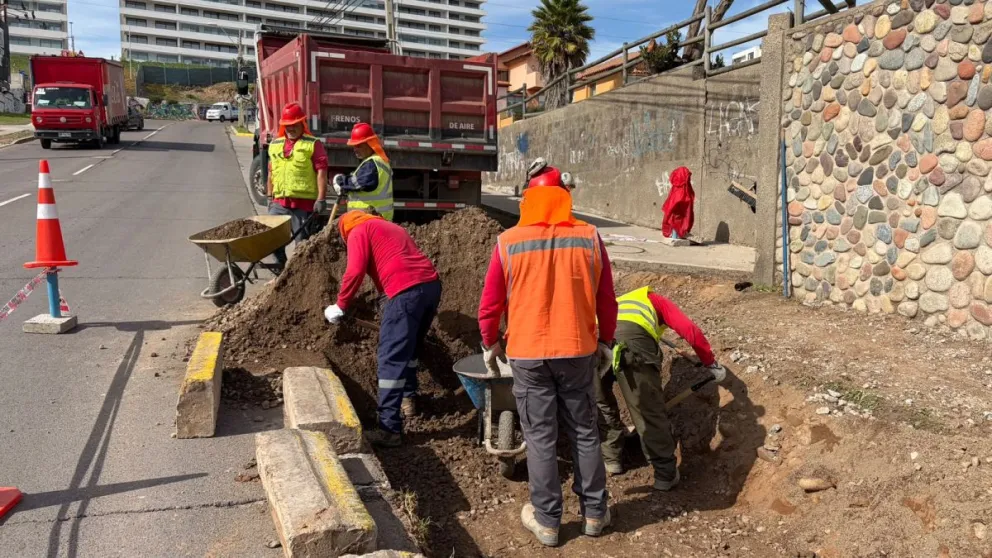 La calle Cuatro Esquinas es una de las vías de la comuna de La Serena que presenta mayor cantidad de baches y hoyos a reparar. (Foto: Cedida)