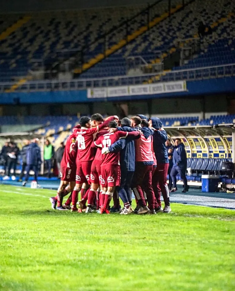 Lo que no pudo hacer en los pasados duelos ante la UC y Coquimbo, esta vez la plantilla serenense pudo festejar doblegando a la U de Concepción en Collao, con goles de Angelo Henríquez y Rafael Delgado (en la foto). 
