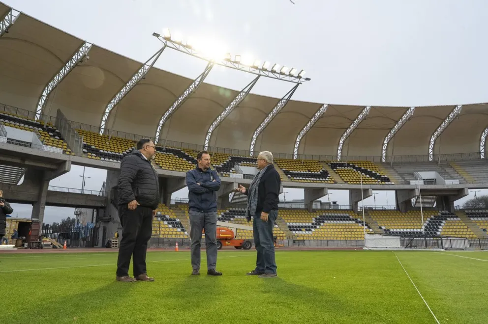 Las autoridades locales y dirigentes del club realizaron una inspección exhaustiva del recinto deportivo durante este viernes. 