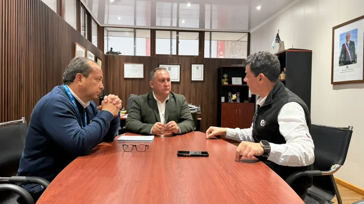 Entel entrega antena Starlink a Vicuña para reforzar conectividad