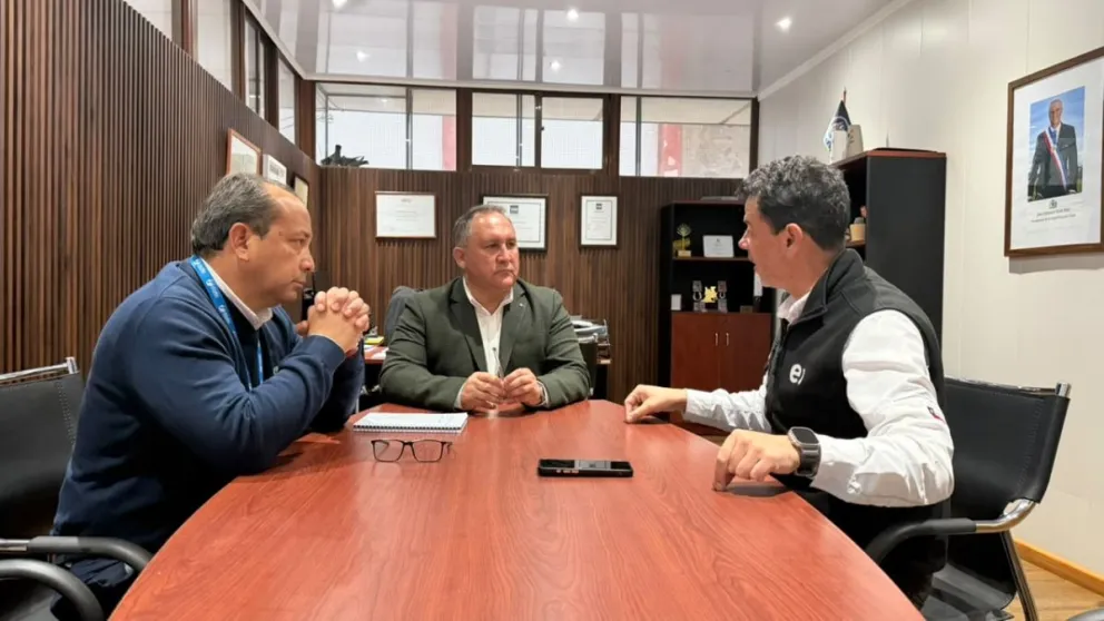 El alcalde de Vicuña, Mario Aros, agradeció el aporte y destacó la importancia que ha tenido la colaboración de distintas empresas durante las últimas semanas.