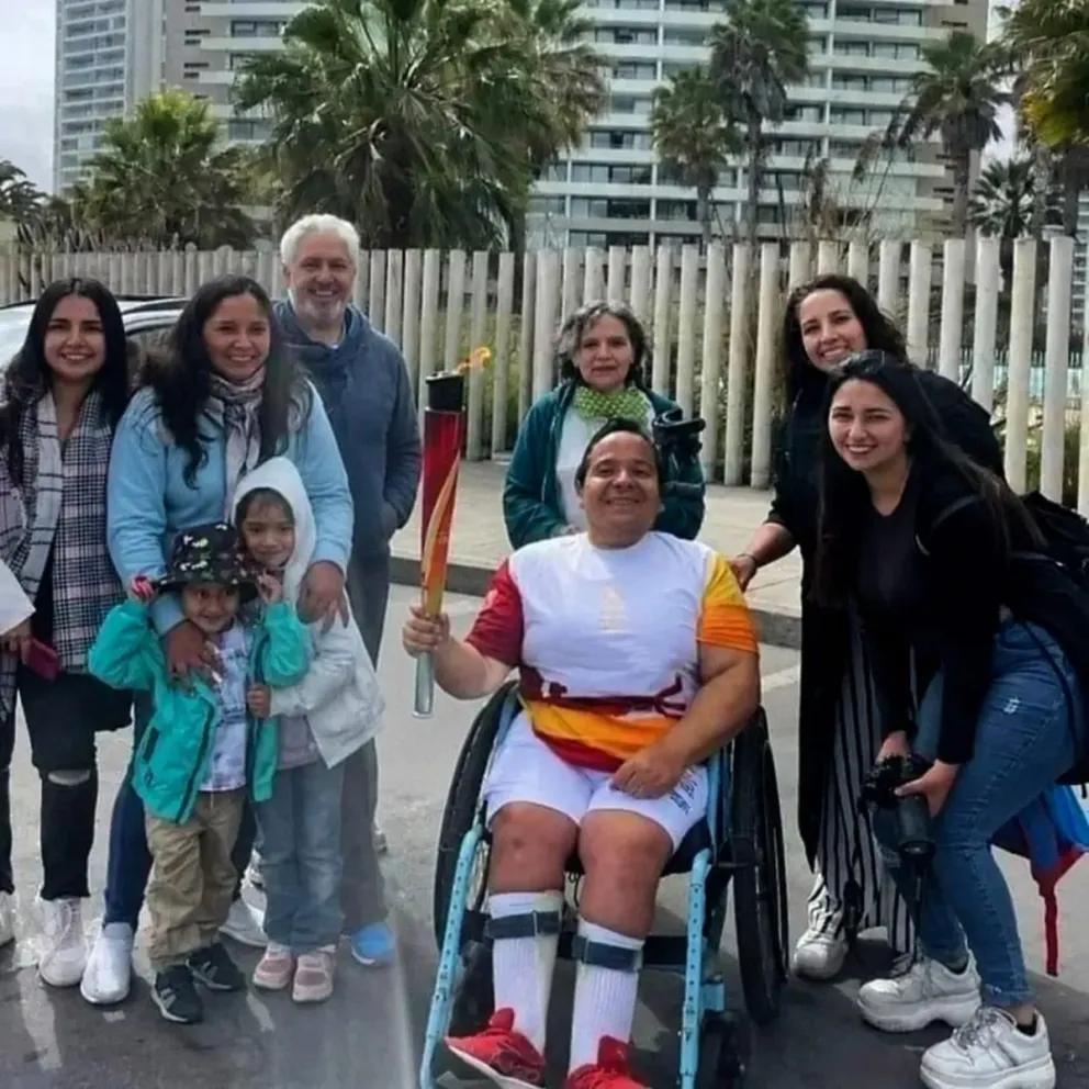 José Luis deja la competencia con tranquilidad. En la fotografía aparece junto a sus incondicionales de siempre: su mamá; sus hermanas, Karola y Bárbara; sus sobrinos Maika, Isidora, Agustín, Rafaela y Bruno.