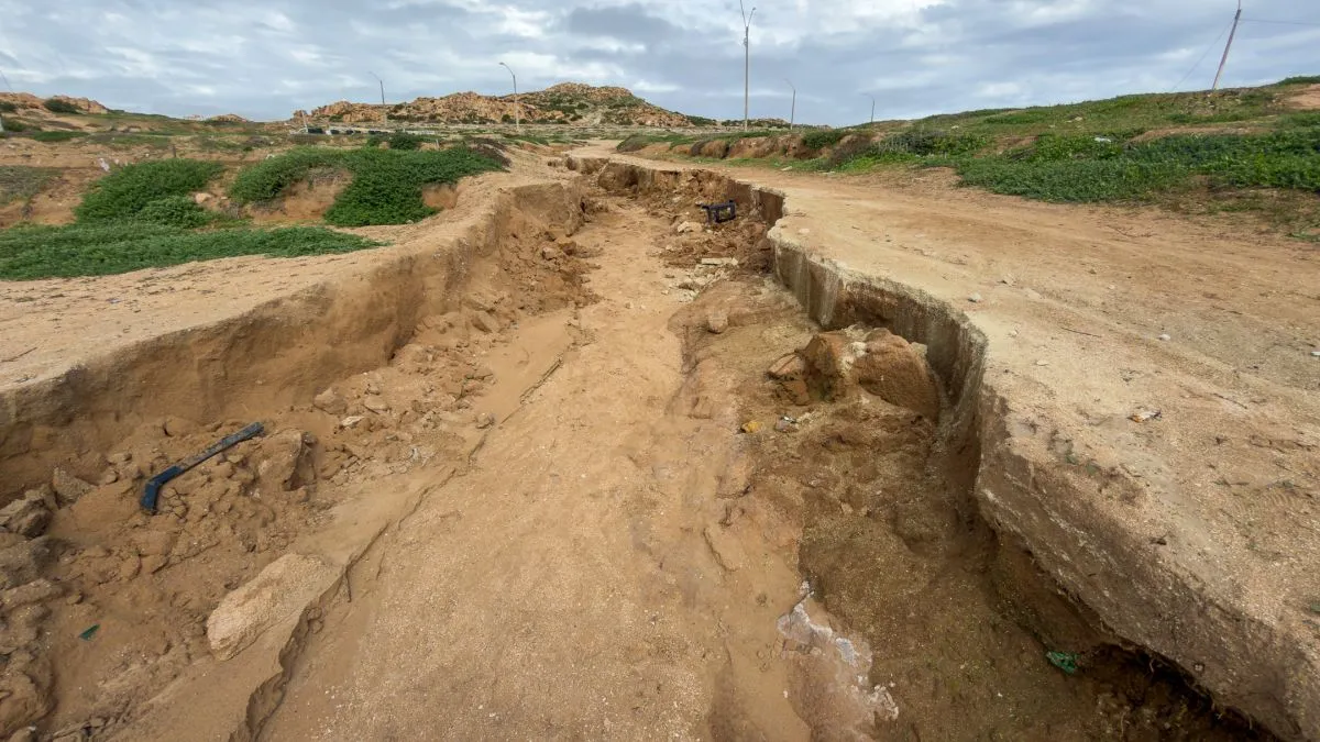 Reparación de caminos en La Pampilla por Fiestas Patrias