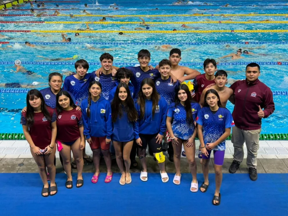 La actuación en Santiago dejó títulos, medallas, excelentes registros personales y fortaleció el sentido de equipo entre deportistas de distintas comunas de la región. (Foto: Asociación de Deportes Acuáticos Coquimbo)