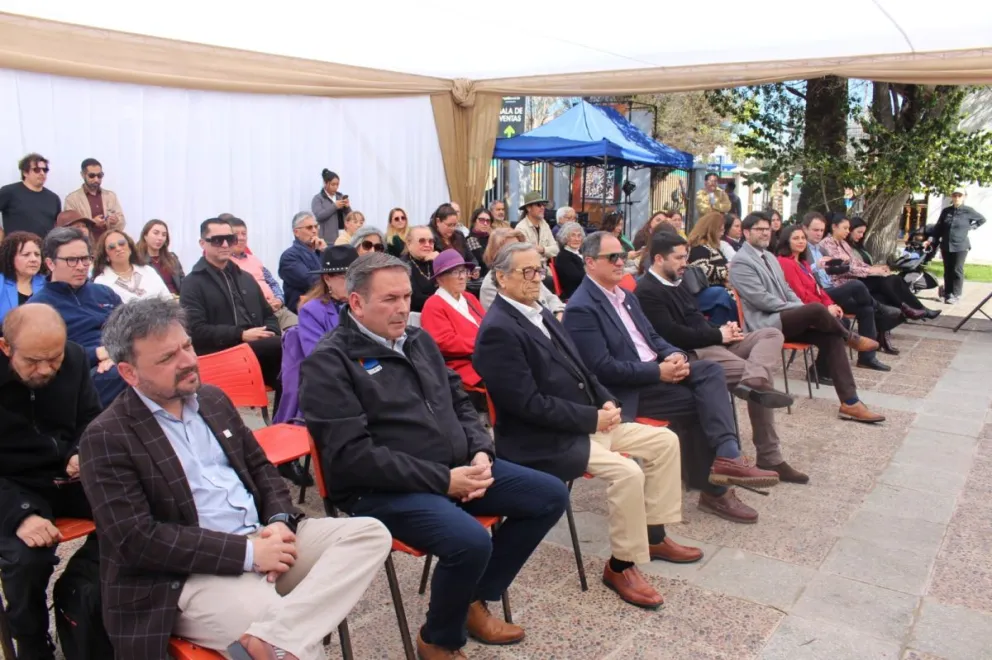 Una activa participación y presencia tuvo el lanzamiento de la antología de Gabriela Mistral “La Primera de Todas”, a cargo de Diario El Día y la Fundación Inversión Cultural (FINC). (Foto: El Día)
