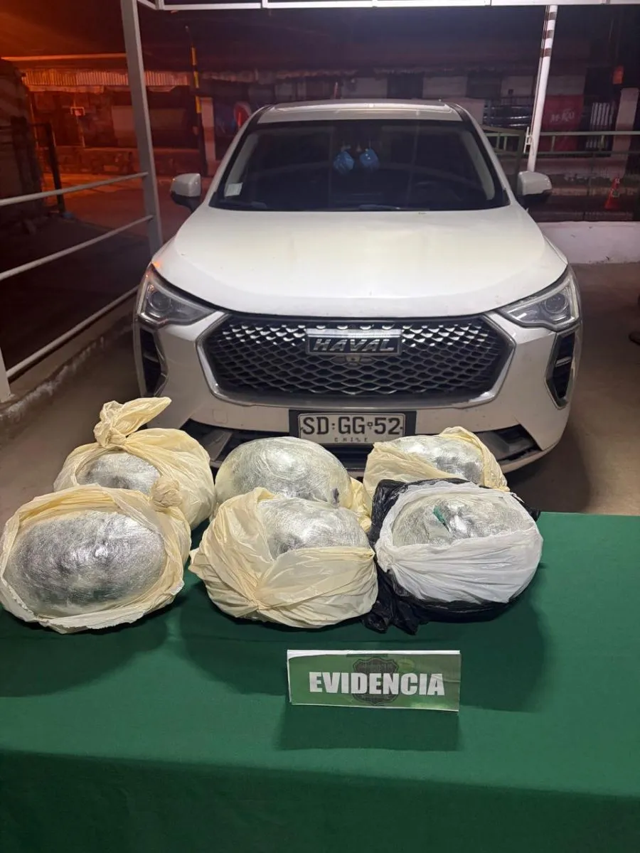 “Es ropa de trabajo”: Detienen a hombre que transportaba más de 6 kilos de marihuana en Río Hurtado