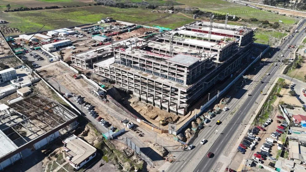 En el sector de La Cantera, se levanta el nuevo Hospital San Pablo de Coquimbo. La obra, ejecutada por la empresa China Railway Construction Corporation (CRCC), contempla una superficie superior a los 130 mil metros cuadrados. (Foto: Cedida)