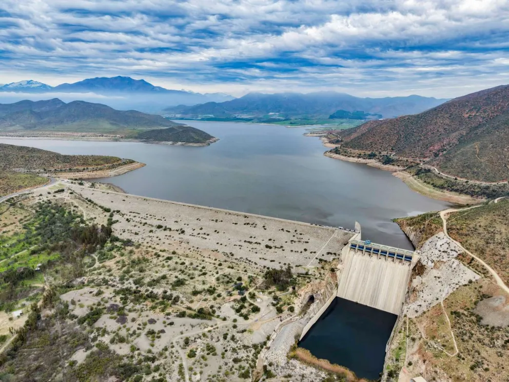Al 24 de agosto de este año, la infraestructura llega a 305,23 millones de metros cúbicos, lo que corresponde al 40,7% de almacenamiento. (Foto: Municipio de Monte Patria)