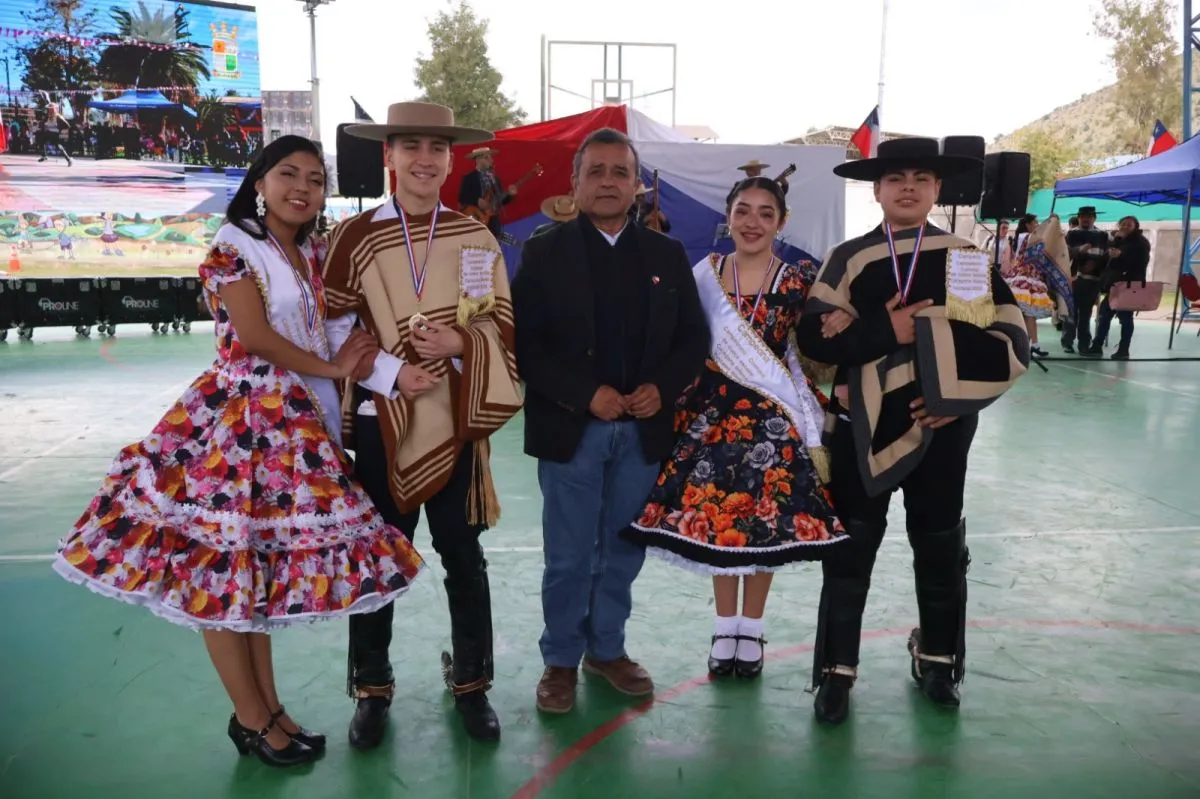 Punitaqui corona campeones en Comunal de Cueca Escolar Punitaqui corona campeones en Comunal de Cueca Escolar
