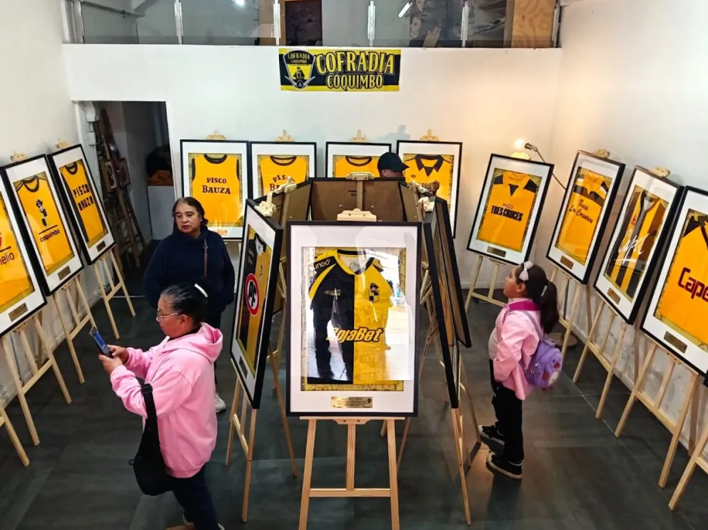 Cofradía Coquimbo invitó a ser parte de este encuentro con la memoria aurinegra y a descubrir, a través de cada diseño y cada detalle, cómo las camisetas han acompañado la historia de Coquimbo Unido y de su gente. (Foto: Cofradía Coquimbo)