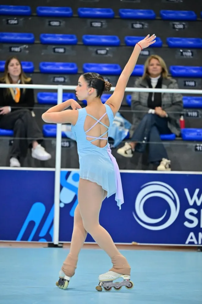 La joven patinadora de Coquimbo pasó en pocas semanas de conseguir el oro panamericano en Argentina a subir al segundo lugar del podio sudamericano en Brasil y coronarse campeona nacional en Santiago. (Foto: Archivo Luciana Avendaño)