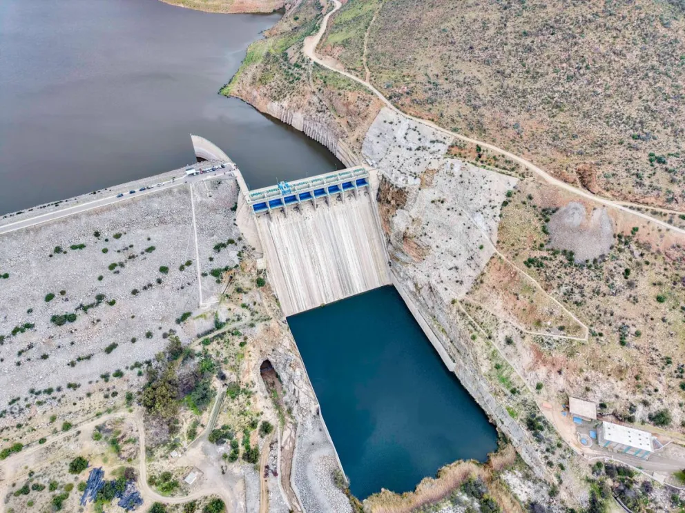 El embalse La Paloma –principal fuente de abastecimiento de la capital limarina- ya supera el 40% de su capacidad embalsada y se espera que, en nun escenario moderado, pueda llegar al 95% en abril de 2027. (Foto municipio de Monte Patria)