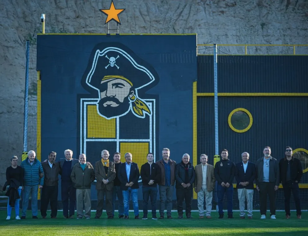 La actual administración recibió en el complejo Las Rosas a exdirectivos que han sido parte de la historia aurinegra. Durante la jornada, los invitados recorrieron las instalaciones y conocieron el sostenido proceso de inversión en el complejo Las Rosas.
