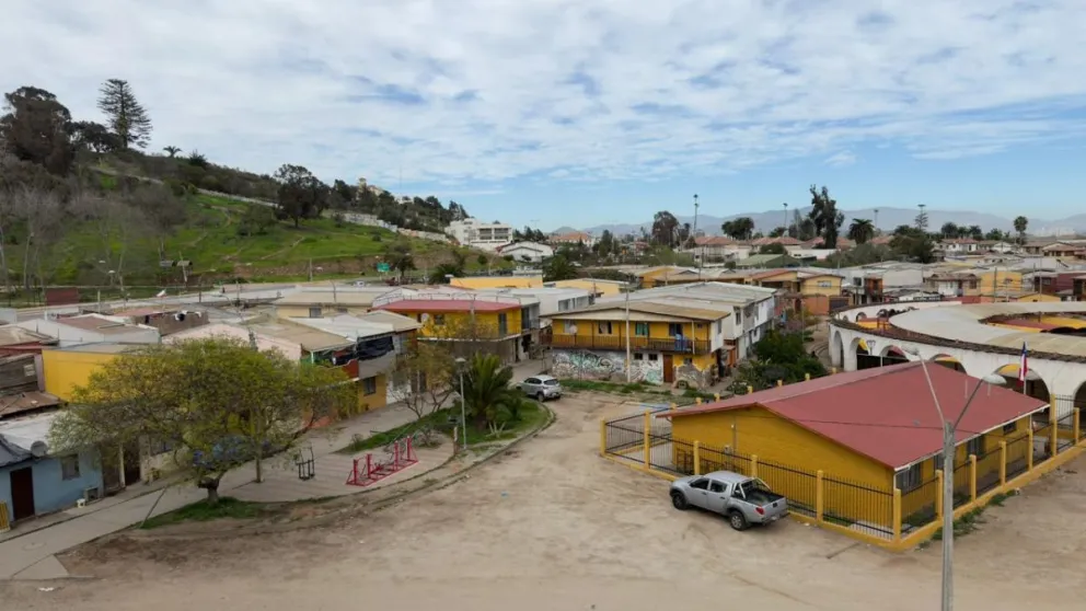 En la Población Escuela de Minas es uno de los barrios más antiguos de la comuna donde reinaría la inseguridad y la presunta venta de drogas, según varios de sus habitantes. (Fotografía: Cristian Silva)