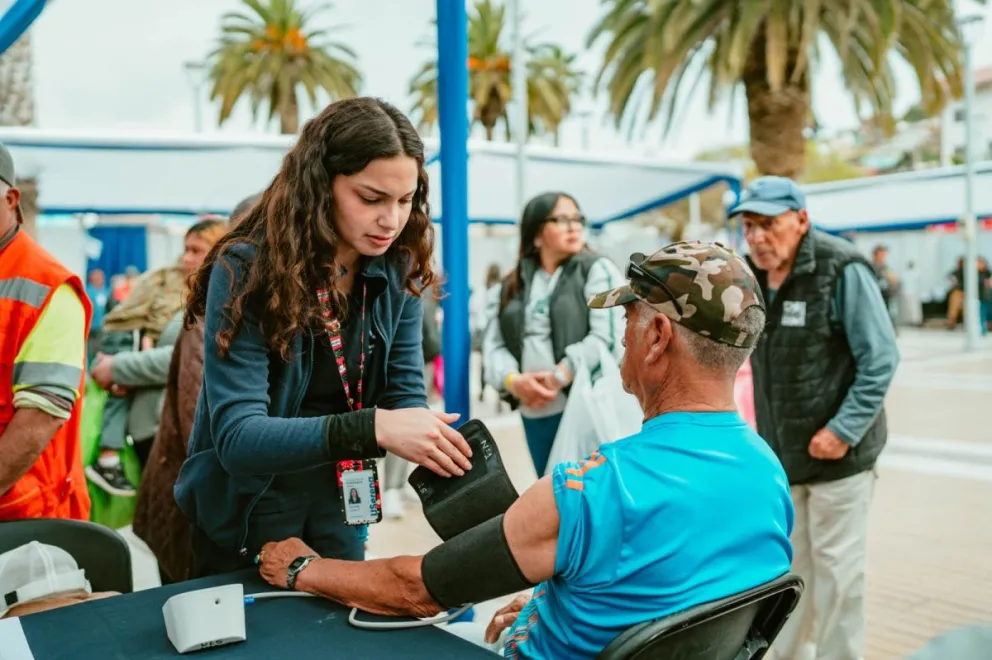 La cuarta versión de la Plaza Solidaria tuvo el objetivo es acercar diversas prestaciones a las personas que más lo necesitan. 