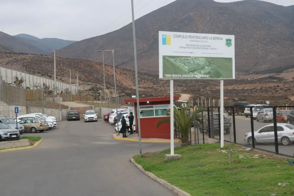 Fue este sábado 29 de agosto, cuando personal de Gendarmería descubrió el corte de una malla de seguridad en uno de los módulos que alberga a internos considerados de alto compromiso delictual. (Foto: Cedida)