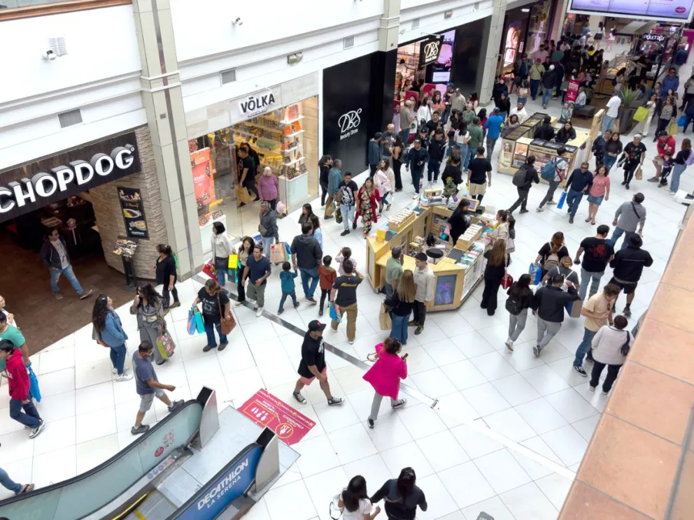 El comercio fue el único rubro que mostró un aumento de su actividad, avanzando un 0,7% en 12 meses, impulsado por las ventas minoristas. (Foto: Cristian Silva)