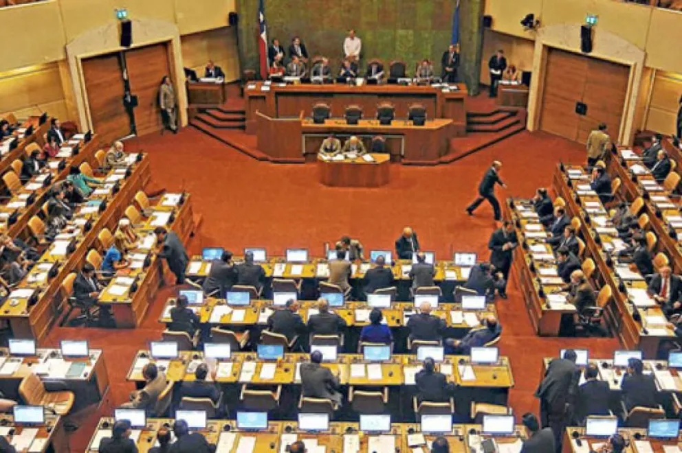 En el Senado se tramita el proyecto de ley que busca endurecer significativamente las sanciones por ofensas a uniformados. (Foto: Cedida)