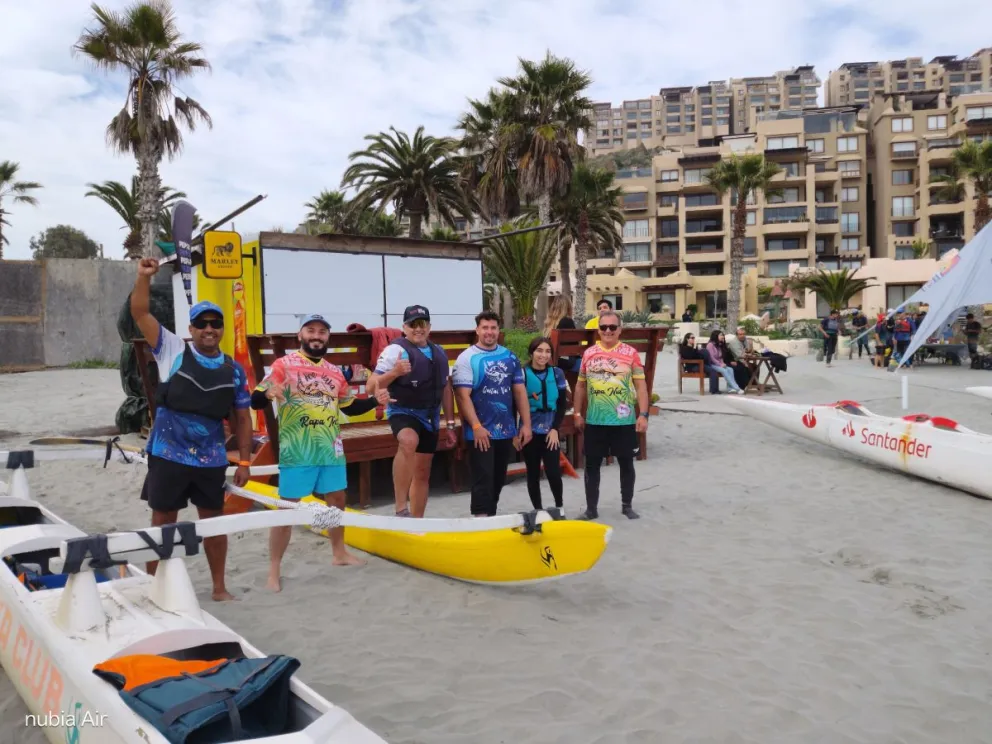 Integrantes del Club Quitai Va’a tras completar la travesía Tartaruga Downwind 2026 entre Las Tacas y Coquimbo. La tripulación reunió a deportistas de distintas generaciones.