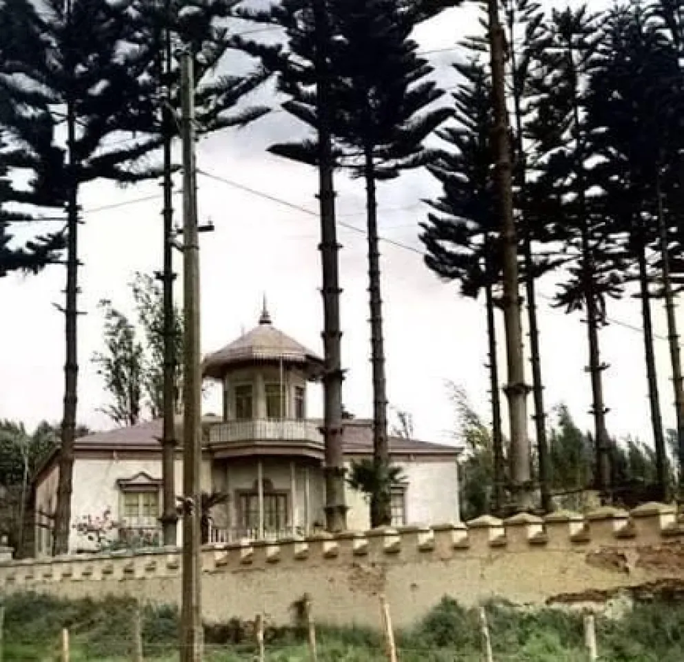 La Casa Quinta Santo Domingo fue construida a mediados del siglo XIX y demolida a fines de la década de 1990, pero aún permanece viva en la memoria de muchas familias de la zona.