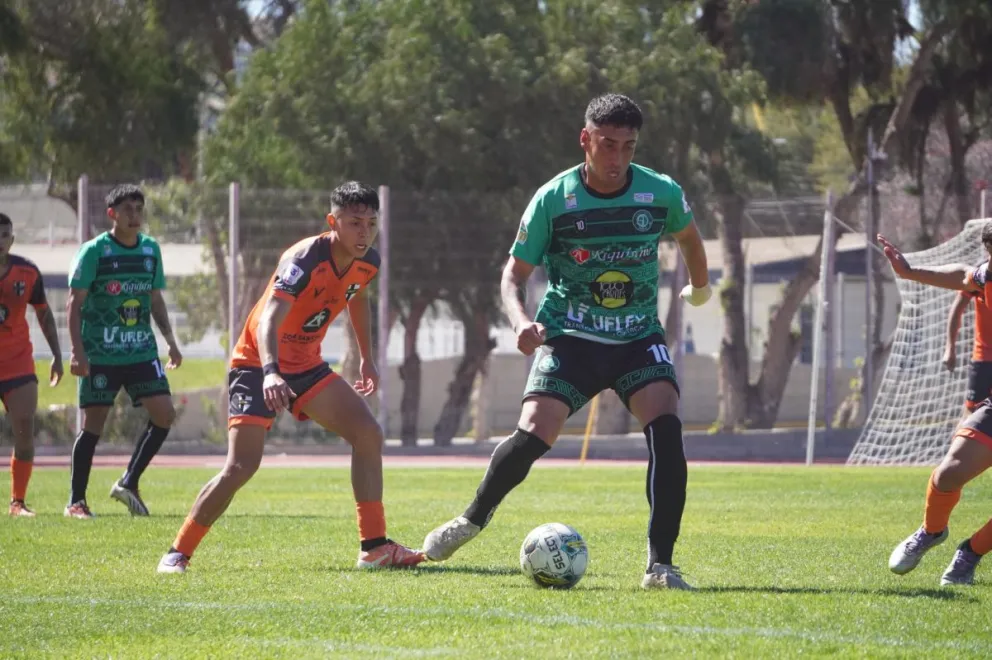 El plantel de Social Ovalle celebró el 5-2 ante Curacaví y dedicó la victoria a Cristóbal Maldonado, quien enfrenta una larga recuperación por una lesión de ligamentos.