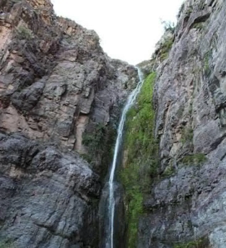 La formación geológica, conocida como la Raja de Manquehua, está llena de mitos e historias de brujos que se han transmitido de manera oral por generaciones. (Foto: Cedida)