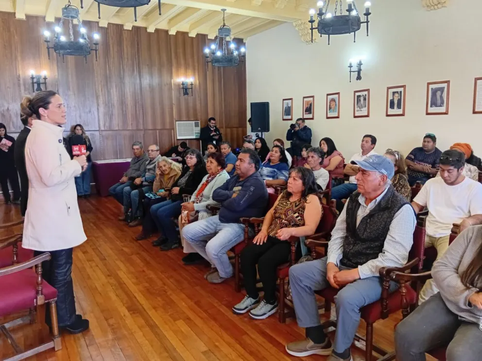 Quienes perdieron sus viviendas en la localidad de Islón, recibieron este miércoles sus respectivos subsidios de arriendo para mudarse de manera provisoria a una casa o departamento. (Foto: Oscar Rosales)