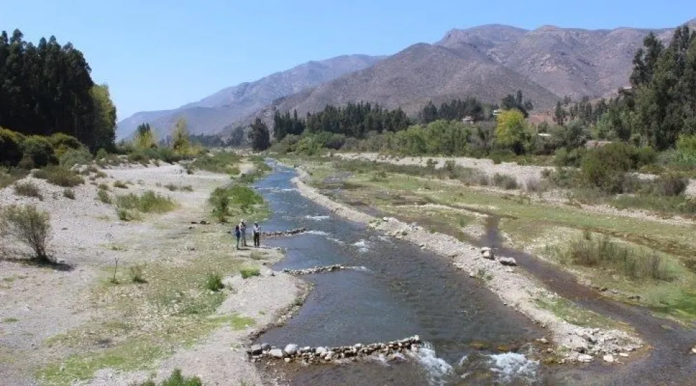 El Río  Elqui es uno de los afluentes más importantes de la zona y se sugiere actuar preventivamente antes de que lleguen lluvias más abundantes de lo normal que lo desborden.