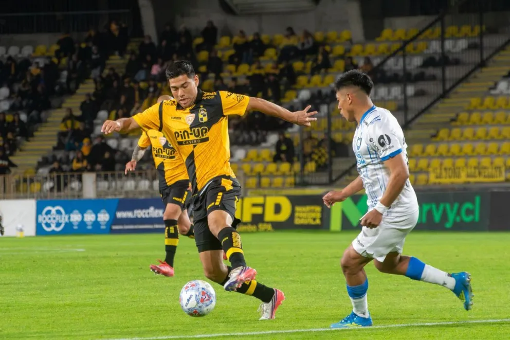 El técnico de Coquimbo Unido, Hernán Caputto, recuperó al zaguero central Manuel Fernández, para el compromiso de 22 minutos que este miércoles disputarán ante Huachipato. (Foto: Cristian Silva)