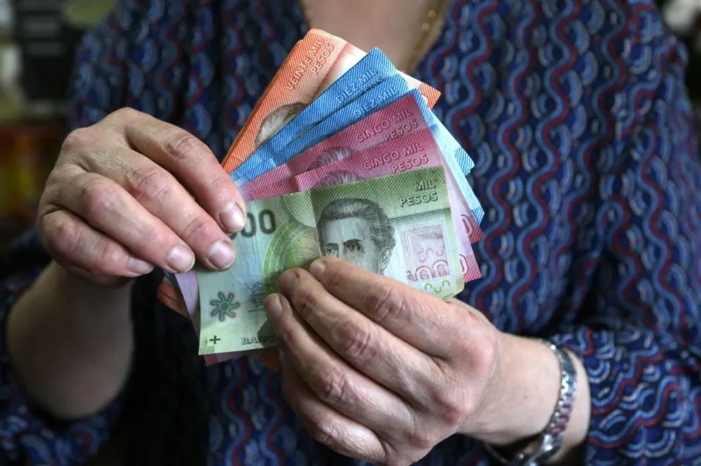 Los funcionarios públicos recibirán un aguinaldo de $91.682 o $63.645, dependiendo de su remuneración líquida percibida durante agosto.