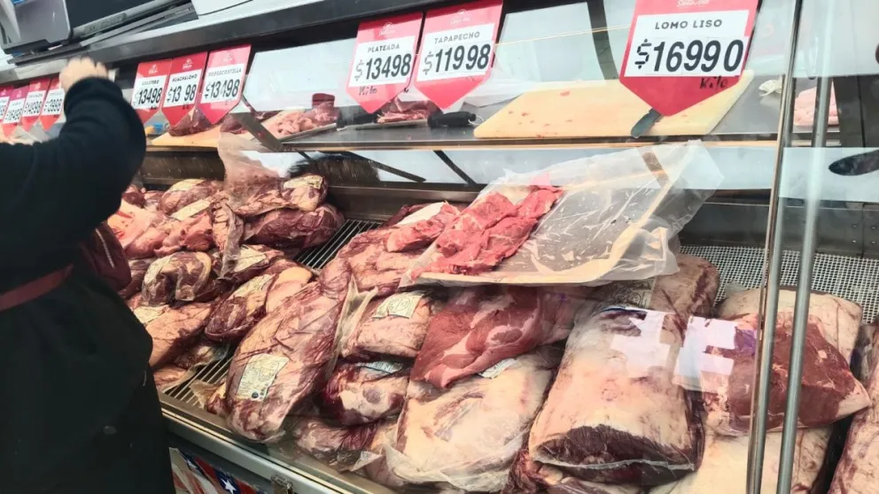 La diferencia entre los cortes puede superar los $20 mil por kilo, por lo que comparar precios antes de comprar puede significar un importante ahorro para el asado familiar.