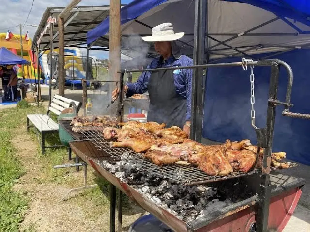La ingesta excesiva de alimentos y de alcohol para estas Fiestas Patrias puede acarrear problemas digestivos que pueden terminar incluso en emergencia. (Foto: El Día)