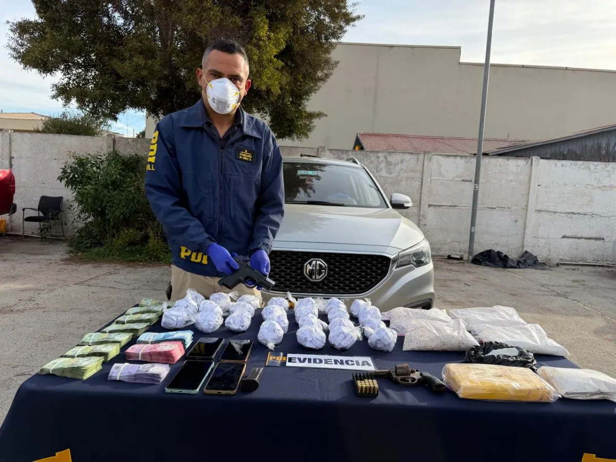 Operación Medellín: PDI detiene a cinco personas e incauta droga, armas y más de $6 millones en Salamanca