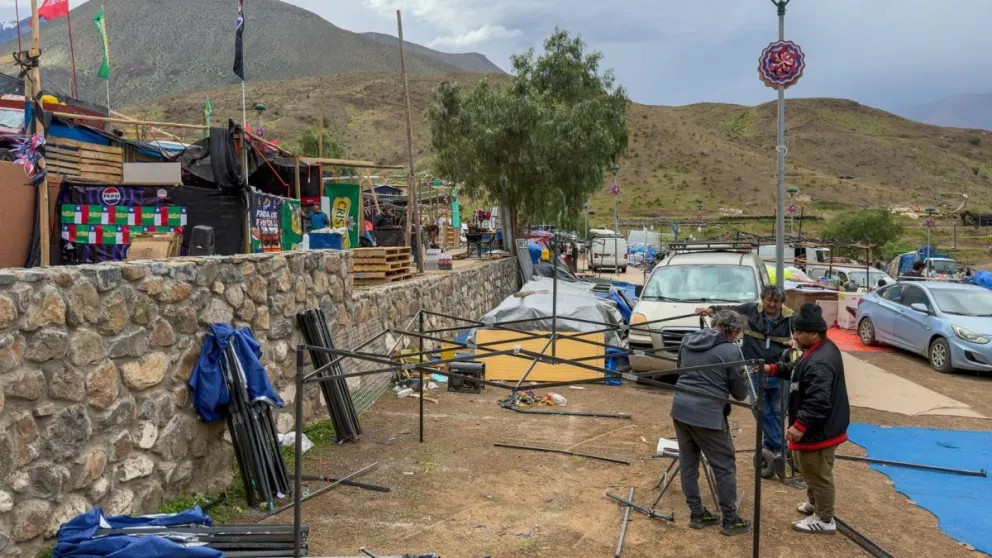 La Pampilla de San Isidro de Vicuña sucumbió por un temporal de viento y lluvia que afectó  los días 17 y 18 de manera esporádica pero con gran fuerza. Comerciantes se fueron a pérdida total.