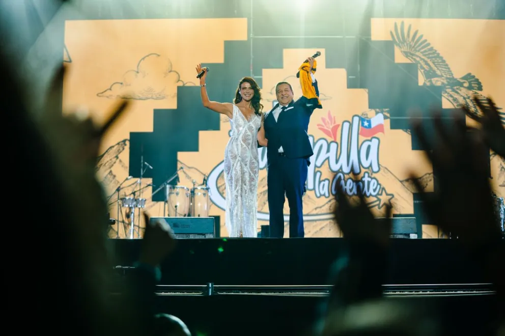  Tonka Tomicic y Julio César Rodríguez fueron los encargados de animar en el escenario  más grande del país y llevar a los hogares del país su espectáculo.