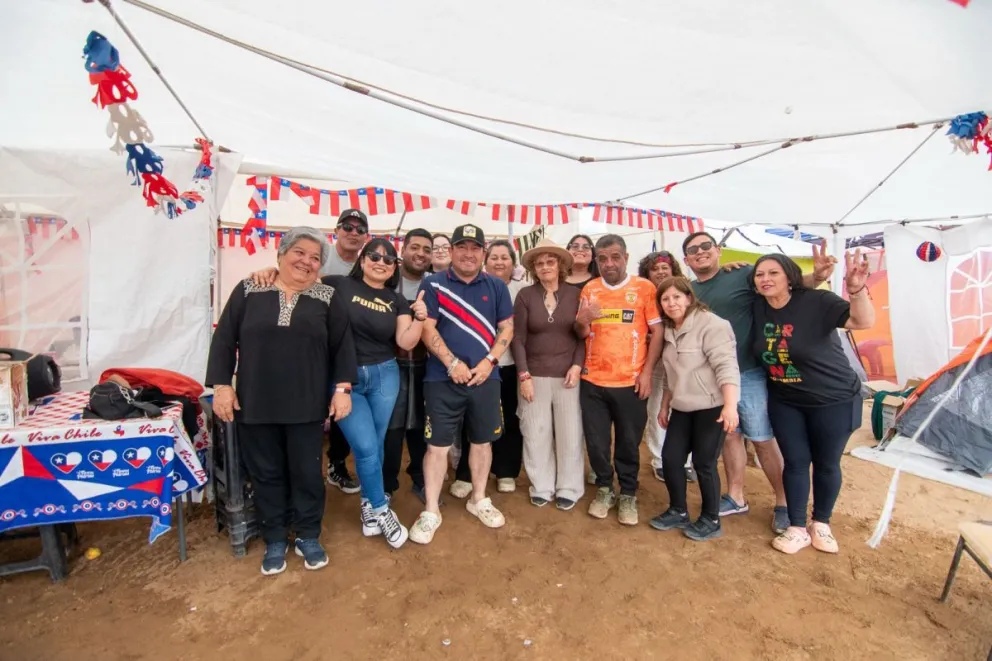 Familias completas llegaron varios días antes del inicio oficial de La Pampilla para instalar sus campamentos y mantener viva una tradición que se transmite de generación en generación.