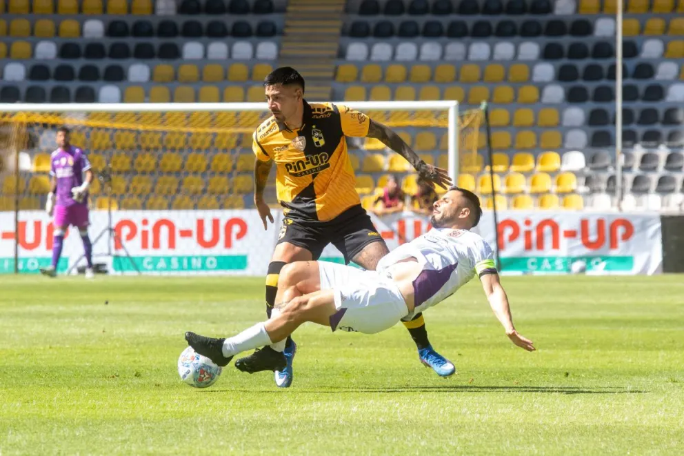 El conjunto aurinegro va a Calama en busca de un buen resultado en la ida ante Cobreloa por Copa Chile. (Foto: Cristian Silva)